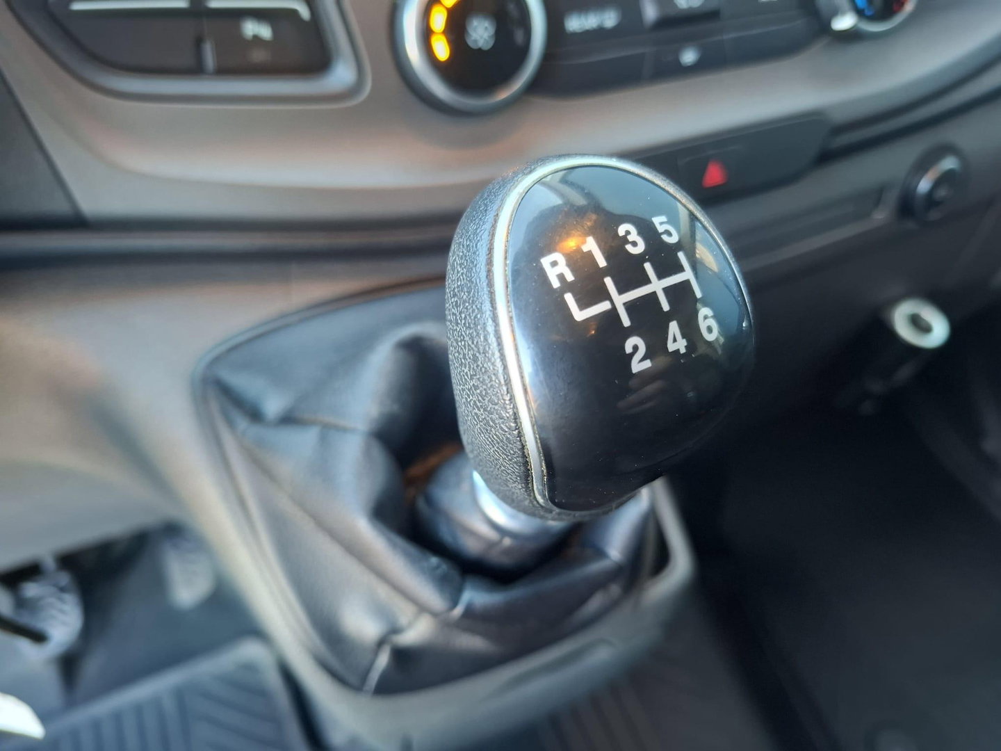 Ford Transit Custom 340 2.0 TDCI L1H1 Trend AIRCO / CRUISE CONTROLE / 3 ZITS / TREKHAAK / EURO 6