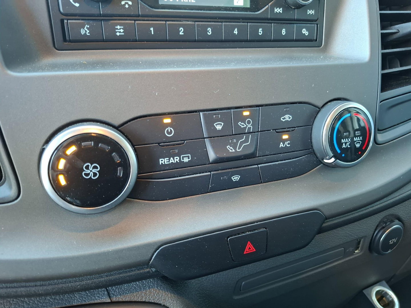 Ford Transit Custom 340 2.0 TDCI L1H1 Trend AIRCO / CRUISE CONTROLE / 3 ZITS / TREKHAAK / EURO 6