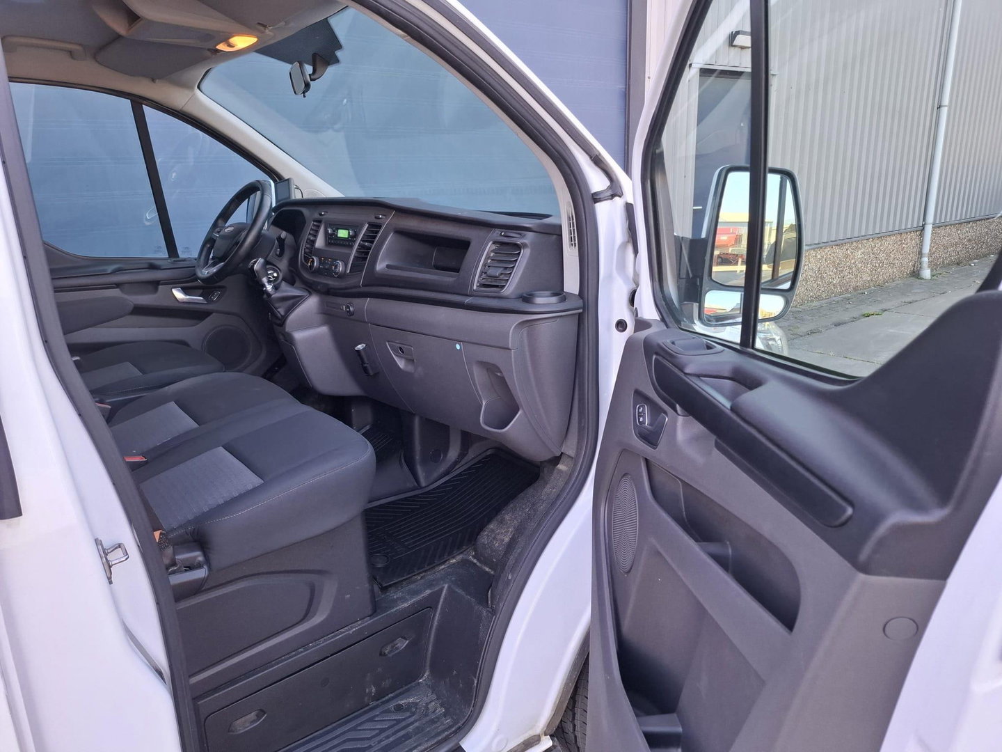 Ford Transit Custom 340 2.0 TDCI L1H1 Trend AIRCO / CRUISE CONTROLE / 3 ZITS / TREKHAAK / EURO 6