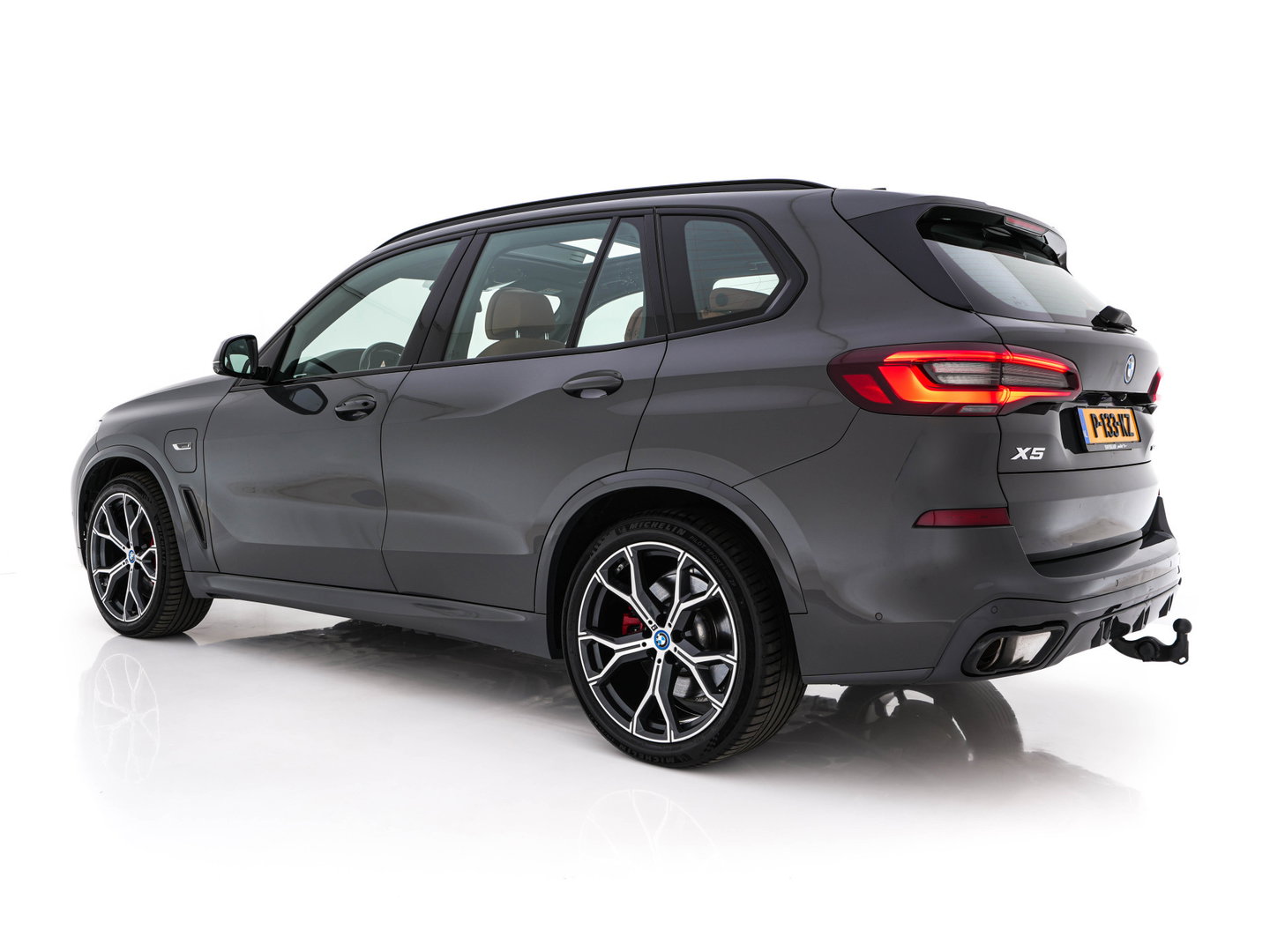 BMW X5 xDrive45e M-Sportpack High Executive (Plug-In) (INCL-BTW) Aut. *PANO | LEATHER |  HEAD-UP | LASERLIGHT | ADAPTIVE-CRUISE | TOPVIEW | BLINDSPOT | MEMORY-PACK | MASSAGE | HIFI-SOUND | HEATED-SPORTSEATS | NAVI-FULLMAP | DIGI-COCKPIT | 22''AL
