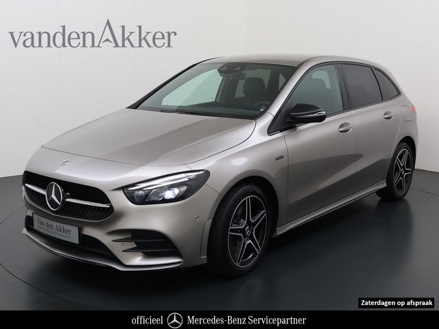 Mercedes-Benz B-Klasse - 250e AMG // Trekhaak // Carplay // Camera // Sfeerverlichting // Nightpakket // LED koplampen