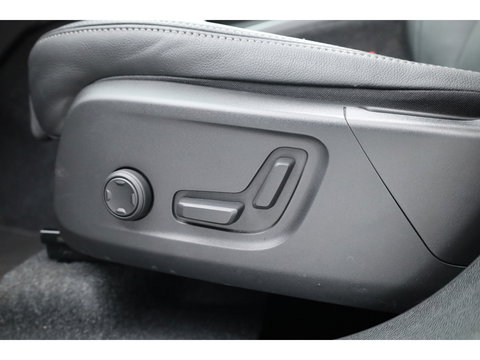 Volvo XC40 2.0 B3 Ultra Dark | Pano-dak | 360 camera | Leer | Pixel LED | ACC | Blis