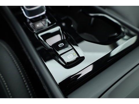 Volvo XC40 2.0 B3 Ultra Dark | Pano-dak | 360 camera | Leer | Pixel LED | ACC | Blis