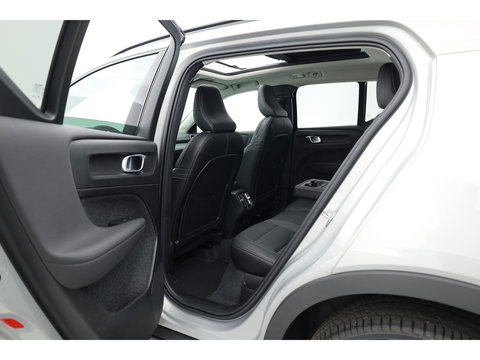 Volvo XC40 2.0 B3 Ultra Dark | Pano-dak | 360 camera | Leer | Pixel LED | ACC | Blis