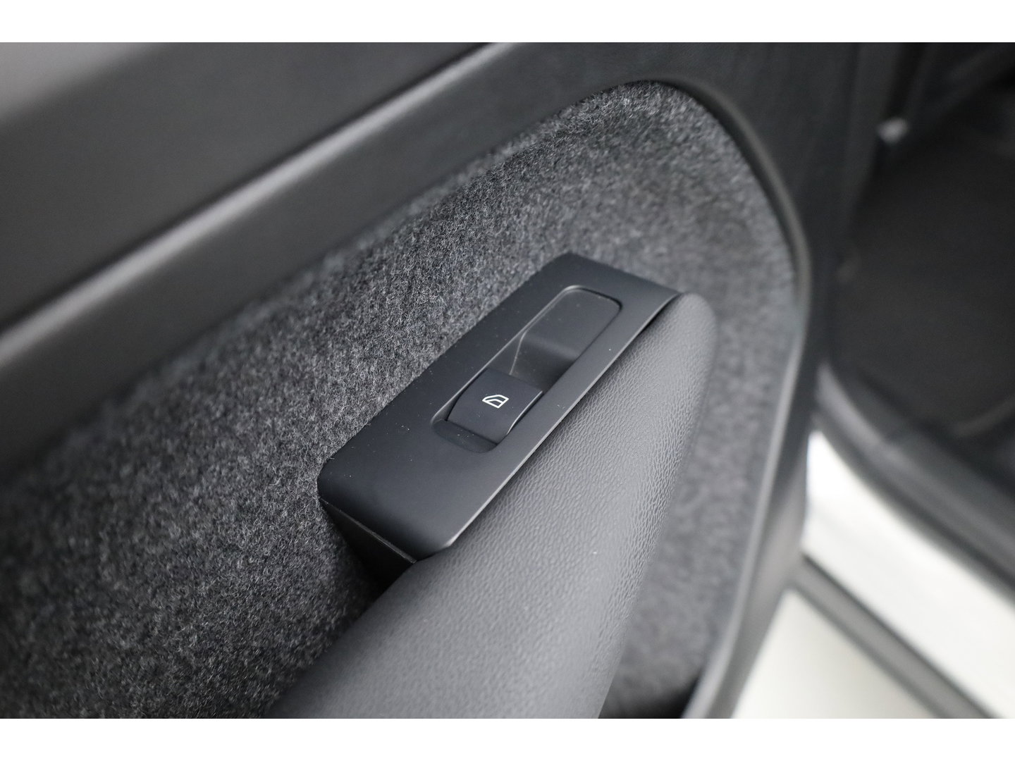 Volvo XC40 2.0 B3 Ultra Dark | Pano-dak | 360 camera | Leer | Pixel LED | ACC | Blis