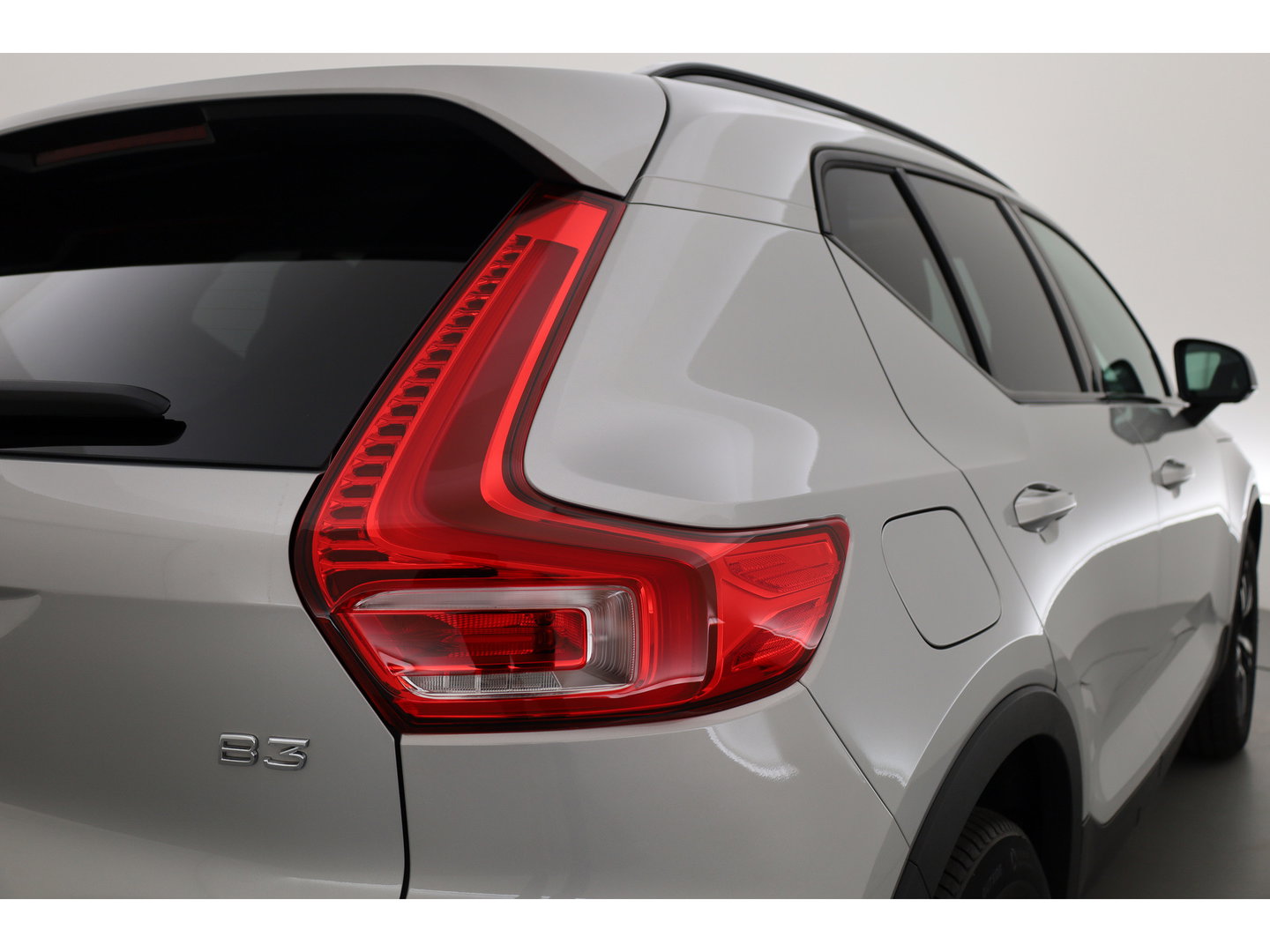 Volvo XC40 2.0 B3 Ultra Dark | Pano-dak | 360 camera | Leer | Pixel LED | ACC | Blis