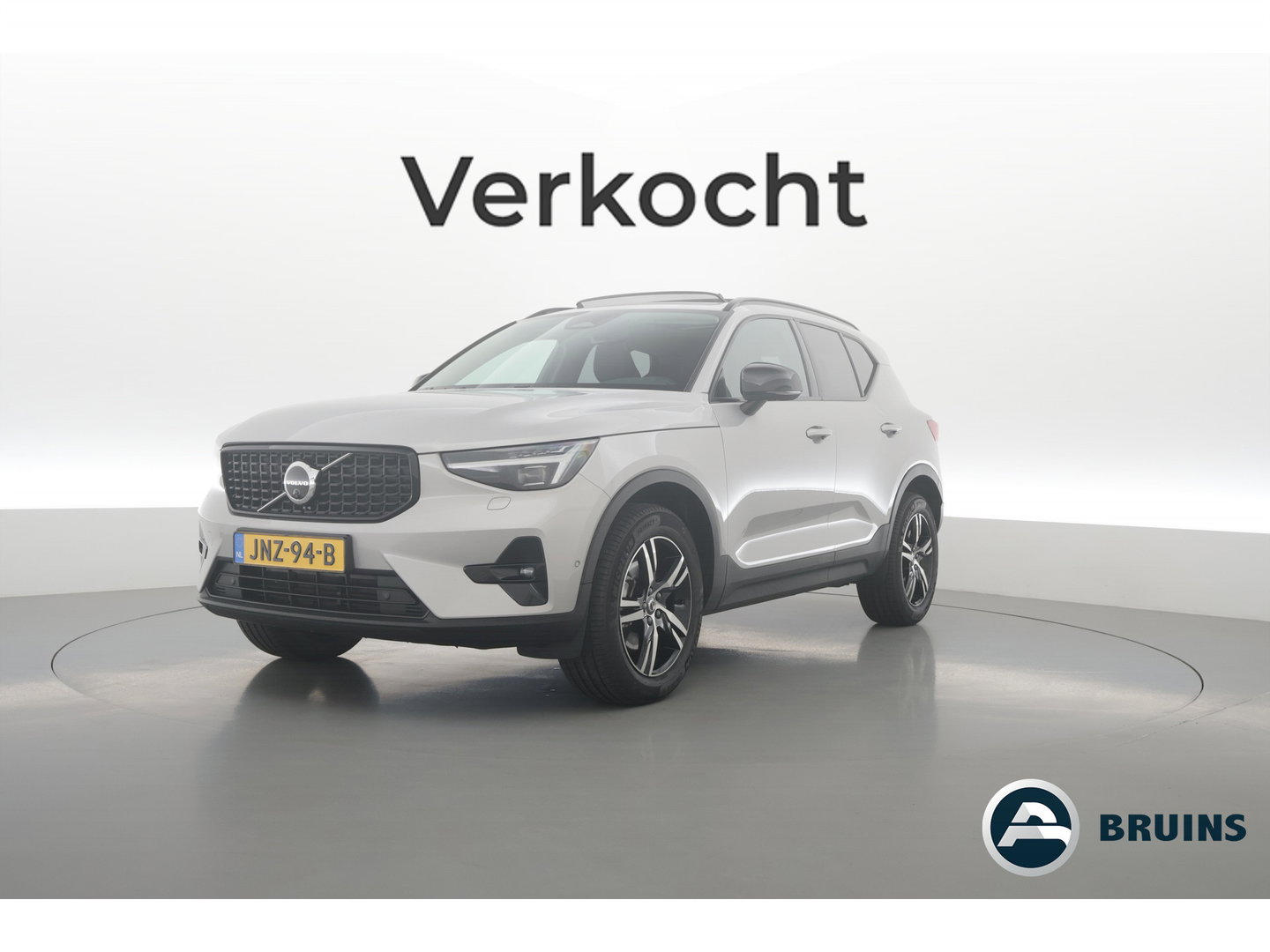 Volvo XC40 2.0 B3 Ultra Dark | Pano-dak | 360 camera | Leer | Pixel LED | ACC | Blis