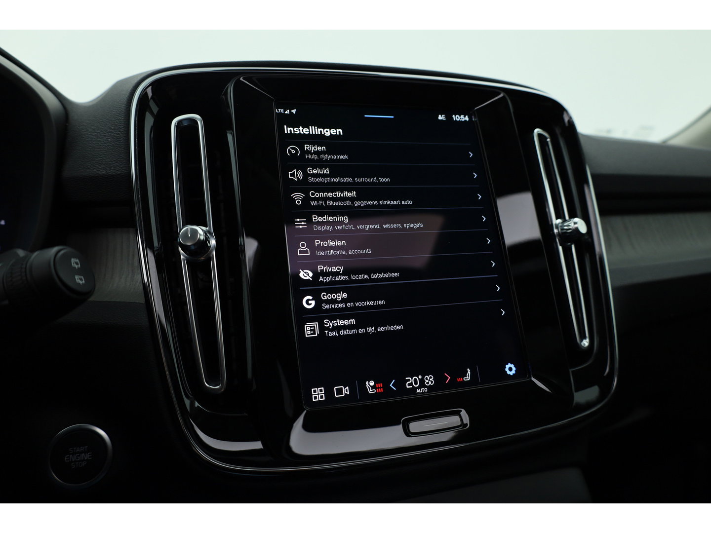 Volvo XC40 2.0 B3 Ultra Dark | Pano-dak | 360 camera | Leer | Pixel LED | ACC | Blis
