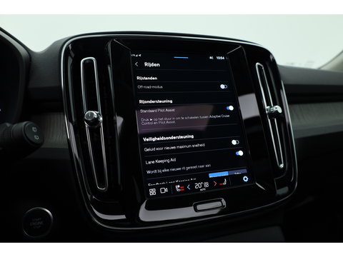 Volvo XC40 2.0 B3 Ultra Dark | Pano-dak | 360 camera | Leer | Pixel LED | ACC | Blis