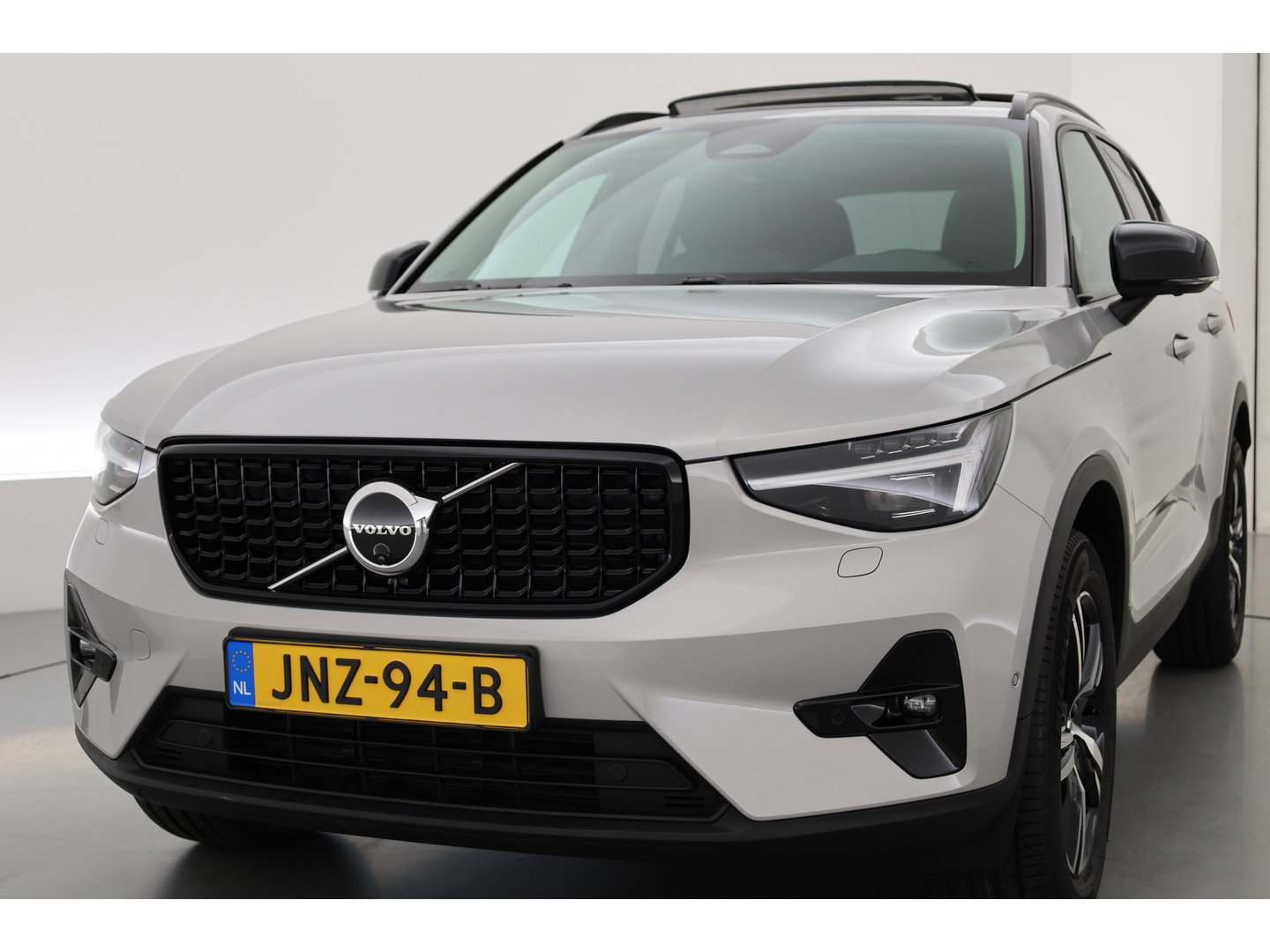 Volvo XC40 2.0 B3 Ultra Dark | Pano-dak | 360 camera | Leer | Pixel LED | ACC | Blis