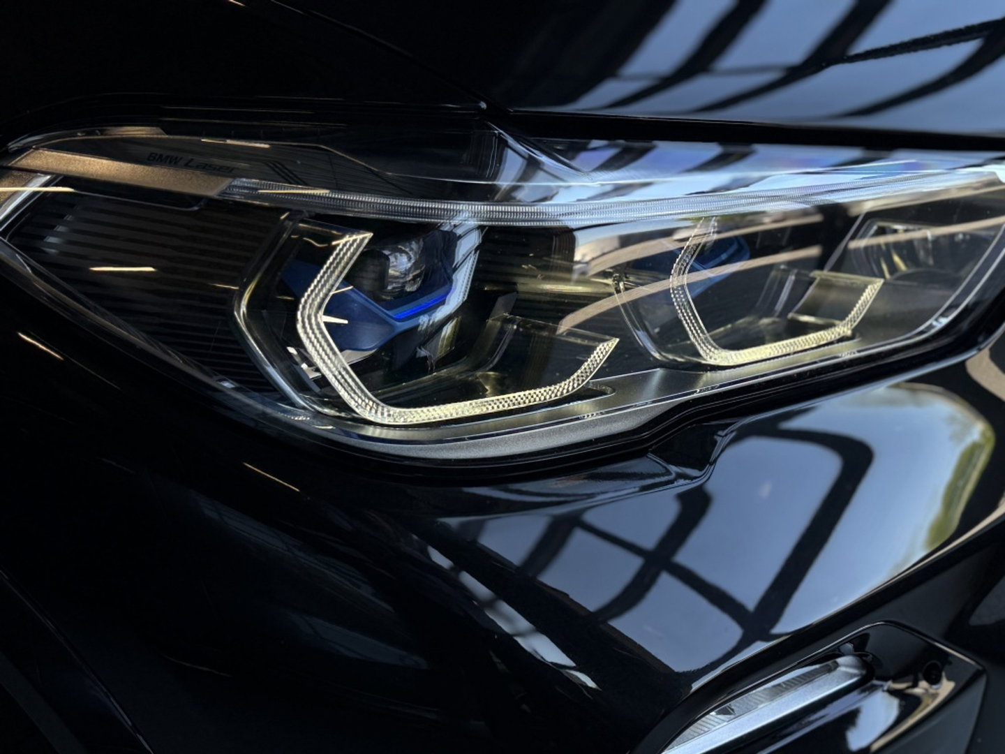 BMW X5 xDrive45e 394PK High Exec. M-Individual / carbon / Laser / 360°