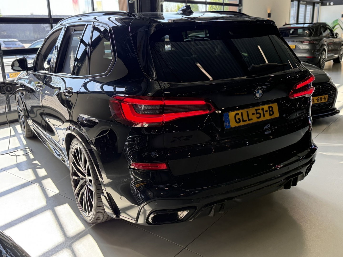 BMW X5 xDrive45e 394PK High Exec. M-Individual / carbon / Laser / 360°