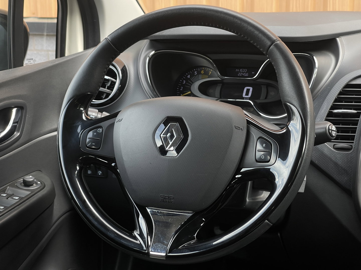 Renault Captur 0.9 TCe Dynamique | Trekhaak | Bluetooth | Airconditioning | Parkeersensoren | Keyless | 17'' Lichtmetaal | USB |