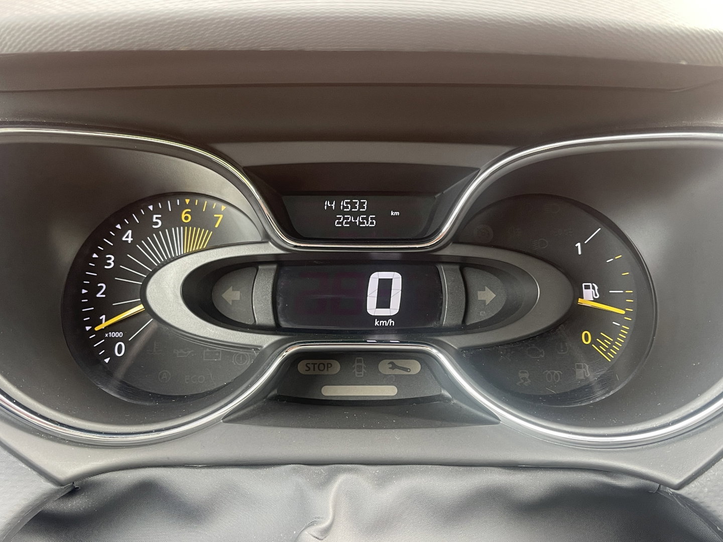 Renault Captur 0.9 TCe Dynamique | Trekhaak | Bluetooth | Airconditioning | Parkeersensoren | Keyless | 17'' Lichtmetaal | USB |