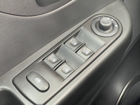 Renault Captur 0.9 TCe Dynamique | Trekhaak | Bluetooth | Airconditioning | Parkeersensoren | Keyless | 17'' Lichtmetaal | USB |