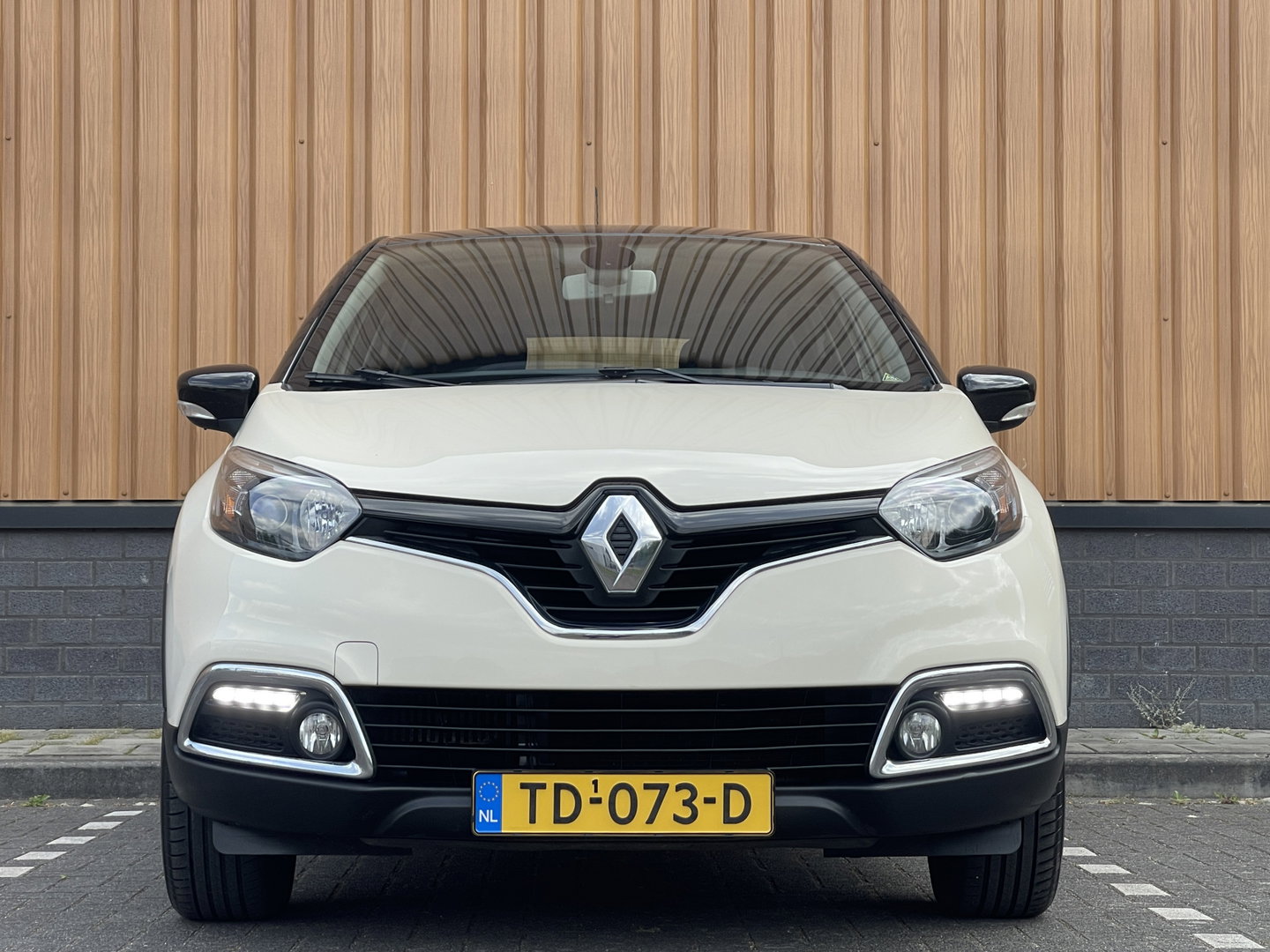 Renault Captur 0.9 TCe Dynamique | Trekhaak | Bluetooth | Airconditioning | Parkeersensoren | Keyless | 17'' Lichtmetaal | USB |