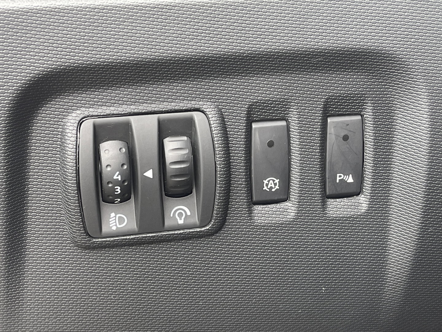 Renault Captur 0.9 TCe Dynamique | Trekhaak | Bluetooth | Airconditioning | Parkeersensoren | Keyless | 17'' Lichtmetaal | USB |