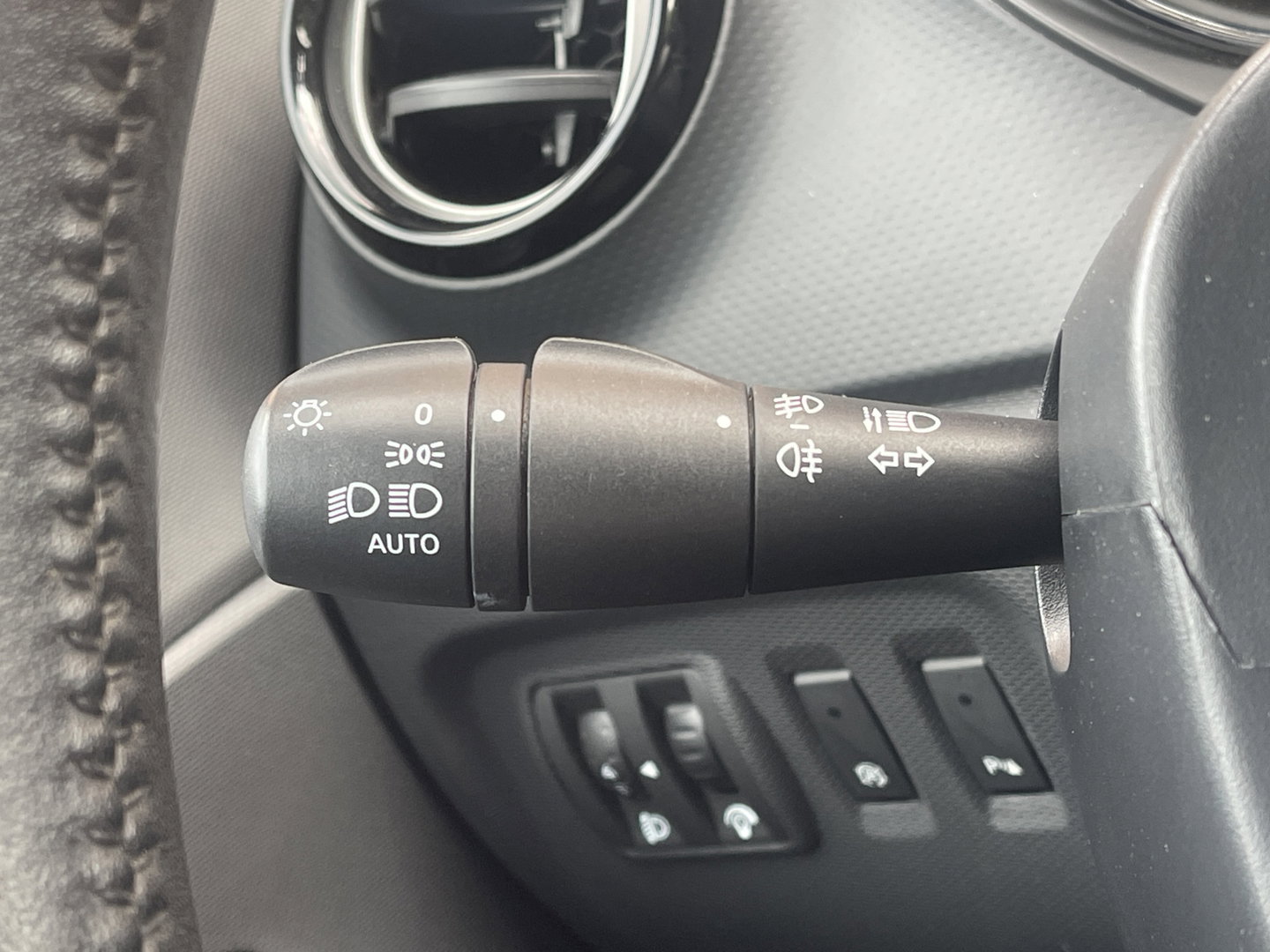 Renault Captur 0.9 TCe Dynamique | Trekhaak | Bluetooth | Airconditioning | Parkeersensoren | Keyless | 17'' Lichtmetaal | USB |