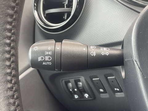 Renault Captur 0.9 TCe Dynamique | Trekhaak | Bluetooth | Airconditioning | Parkeersensoren | Keyless | 17'' Lichtmetaal | USB |