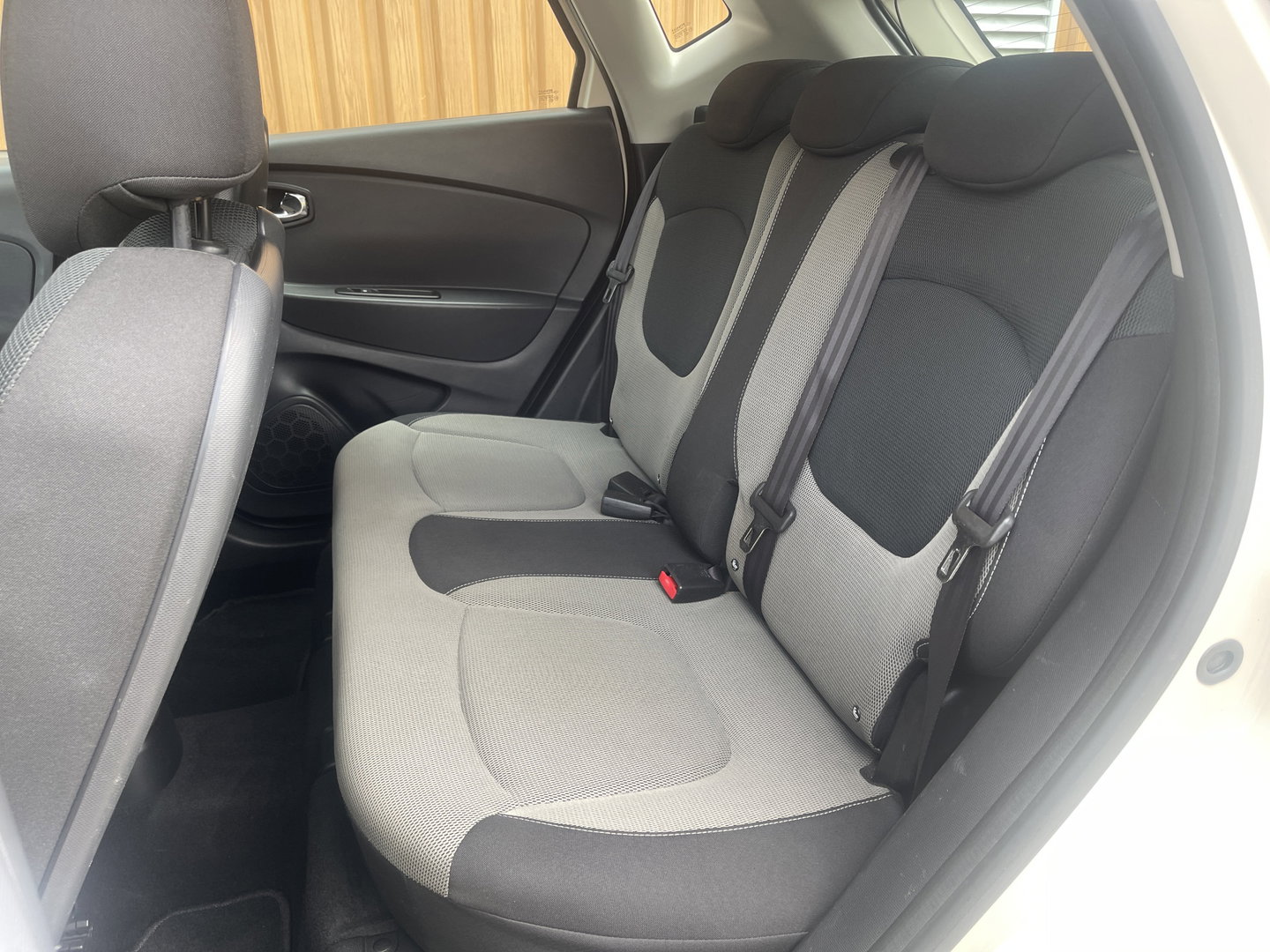 Renault Captur 0.9 TCe Dynamique | Trekhaak | Bluetooth | Airconditioning | Parkeersensoren | Keyless | 17'' Lichtmetaal | USB |