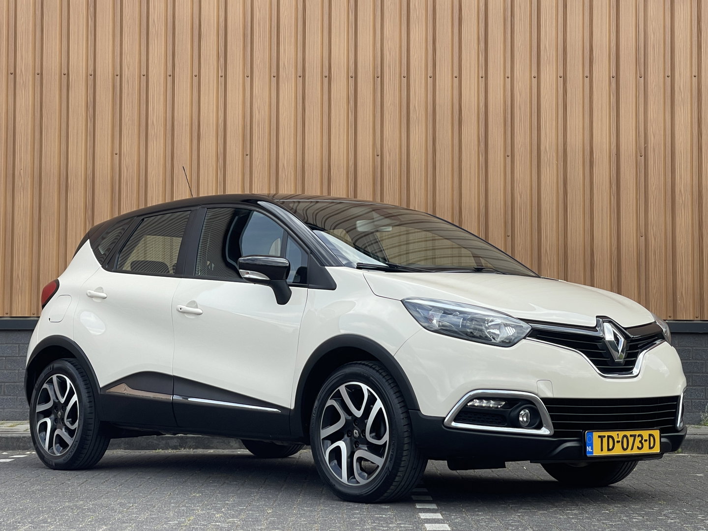 Renault Captur 0.9 TCe Dynamique | Trekhaak | Bluetooth | Airconditioning | Parkeersensoren | Keyless | 17'' Lichtmetaal | USB |