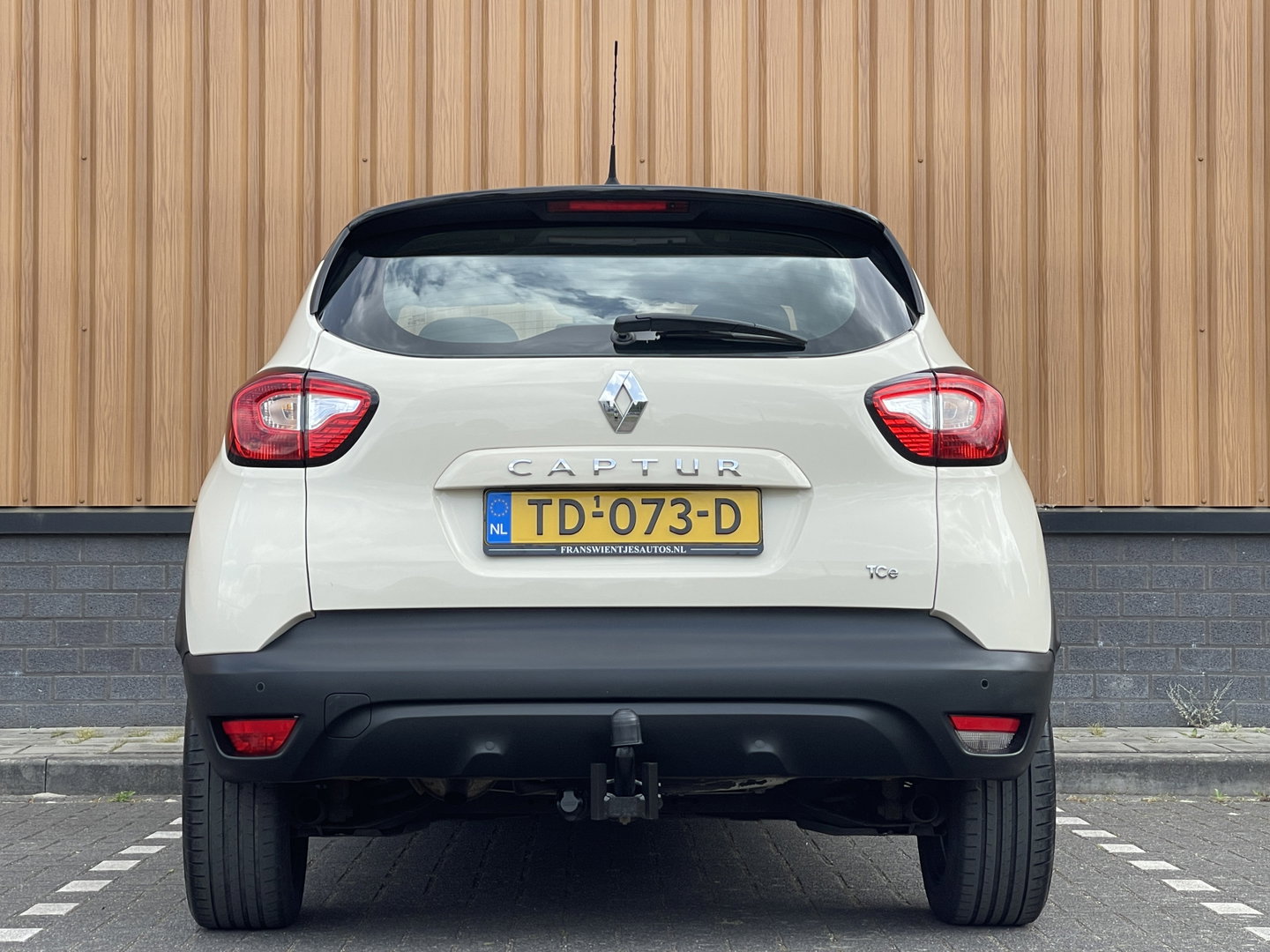 Renault Captur 0.9 TCe Dynamique | Trekhaak | Bluetooth | Airconditioning | Parkeersensoren | Keyless | 17'' Lichtmetaal | USB |