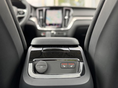 Volvo S60 2.0 Recharge T8 AWD 455PK Plus Bright |Schuif/kantel dak|H/K|360Cam|AutoPilot