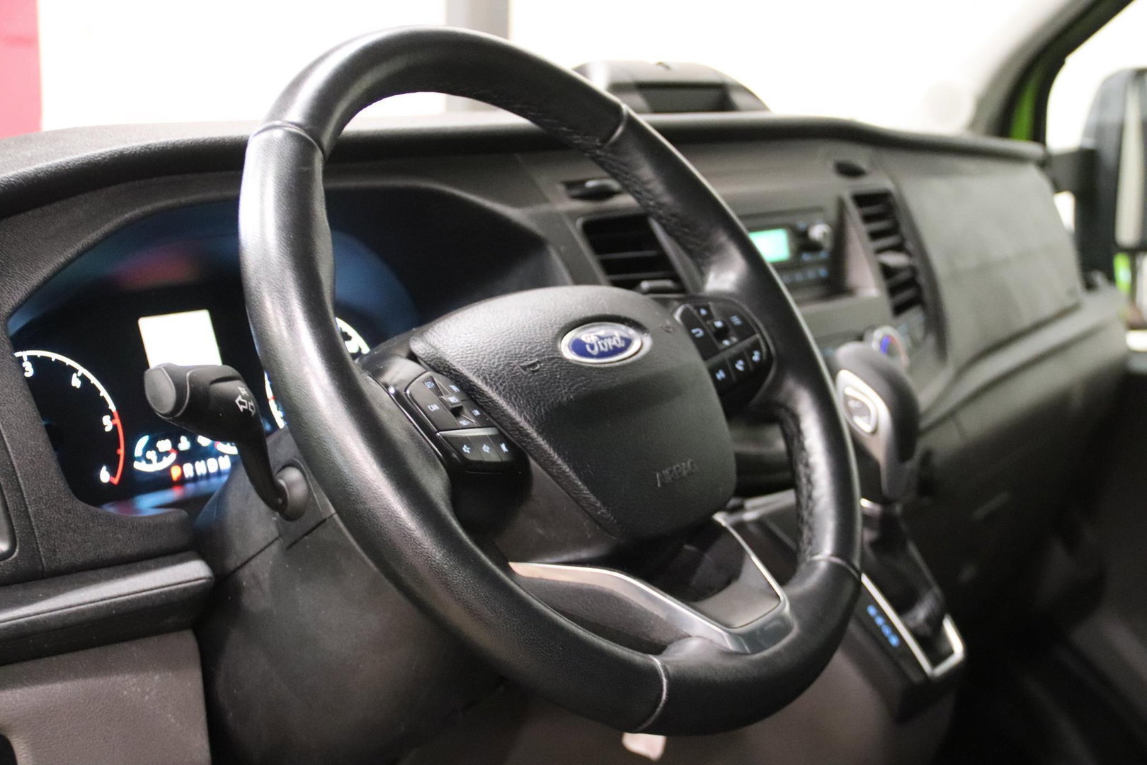 Ford Transit 2.0 TDCI BAKWAGEN MEUBELBAK AUTOMAAT EURO 6 Ford Transit 350 2.0 TDCI BAKWAGEN MEUBELBAK AUTOMAAT EURO 6