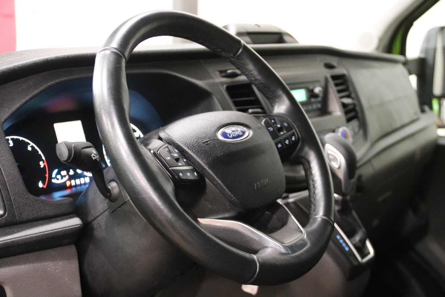 Ford Transit 2.0 TDCI BAKWAGEN MEUBELBAK AUTOMAAT EURO 6 Ford Transit 350 2.0 TDCI BAKWAGEN MEUBELBAK AUTOMAAT EURO 6