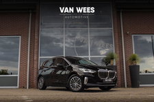 BMW 2 Serie - Active Tourer 230e xDrive Luxury Line | 1e eigenaar | BTW auto | Driving Assistant | Harman Kardon | 360 camera | Panoramadak | Head-up | M-sportstuur | Keyless entry