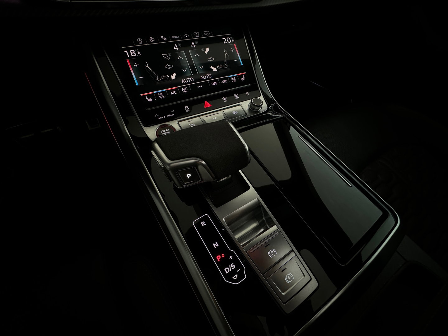 Audi RSQ8 4.0 TFSI quattro Pano|Ceramic|Akrapovic|Carbon|BTW