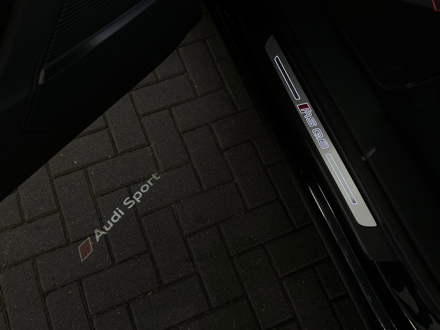 Audi RSQ8 4.0 TFSI quattro Pano|Ceramic|Akrapovic|Carbon|BTW