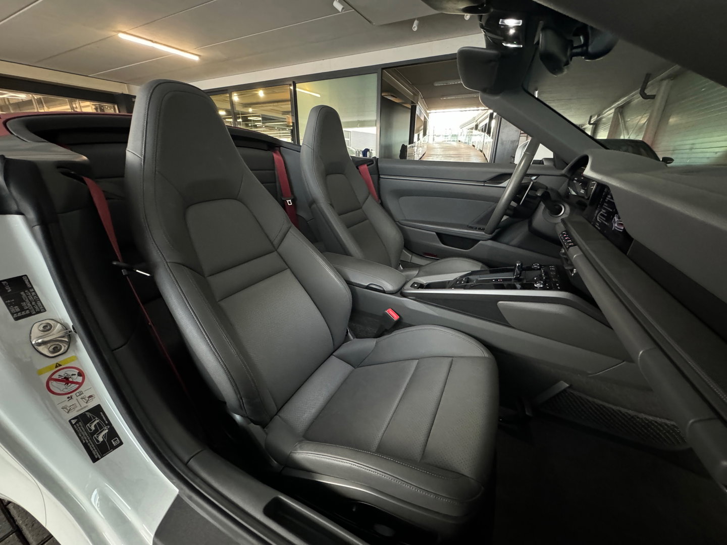 Porsche 911 Cabrio 3.0 Carrera 992 385PK Sportuitlaat|PDK