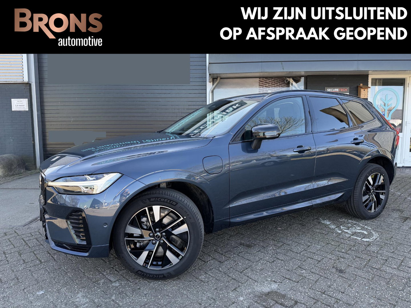 Volvo XC60 2.0 T8 Plug-in hybrid AWD Ultra Dark Facelift model l 360 l stoel verwarming l 455pk