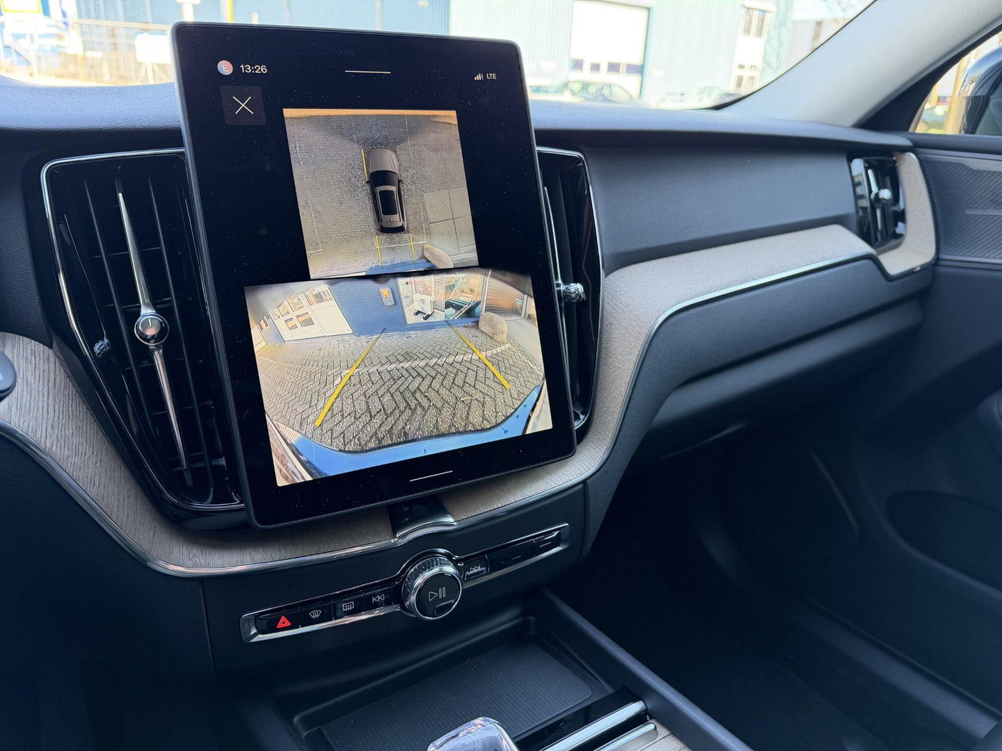 Volvo XC60 2.0 T8 Plug-in hybrid AWD Ultra Dark Facelift model l 360 l stoel verwarming l 455pk