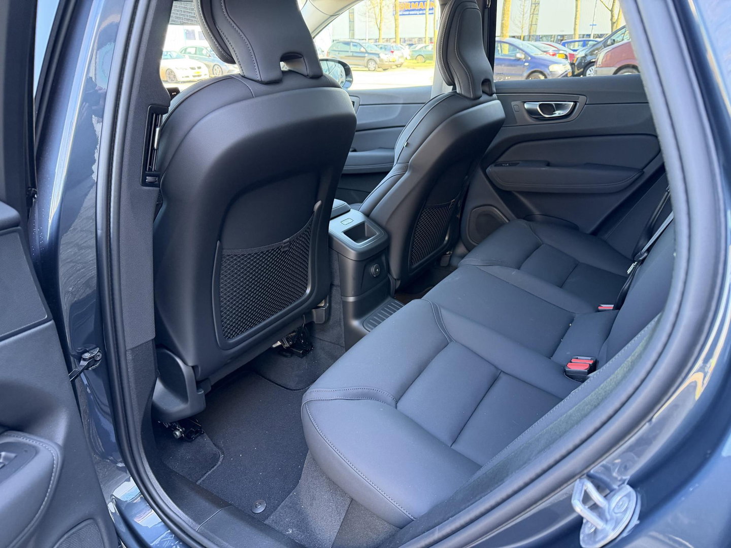 Volvo XC60 2.0 T8 Plug-in hybrid AWD Ultra Dark Facelift model l 360 l stoel verwarming l 455pk