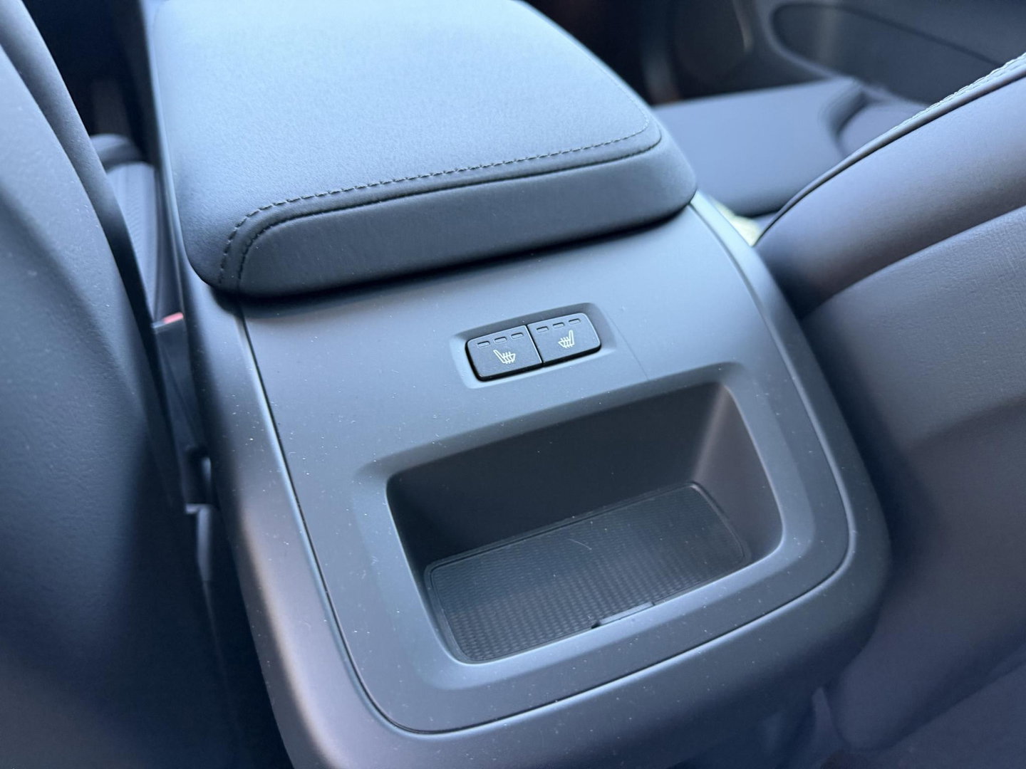 Volvo XC60 2.0 T8 Plug-in hybrid AWD Ultra Dark Facelift model l 360 l stoel verwarming l 455pk