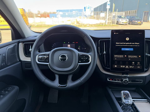 Volvo XC60 2.0 T8 Plug-in hybrid AWD Ultra Dark Facelift model l 360 l stoel verwarming l 455pk