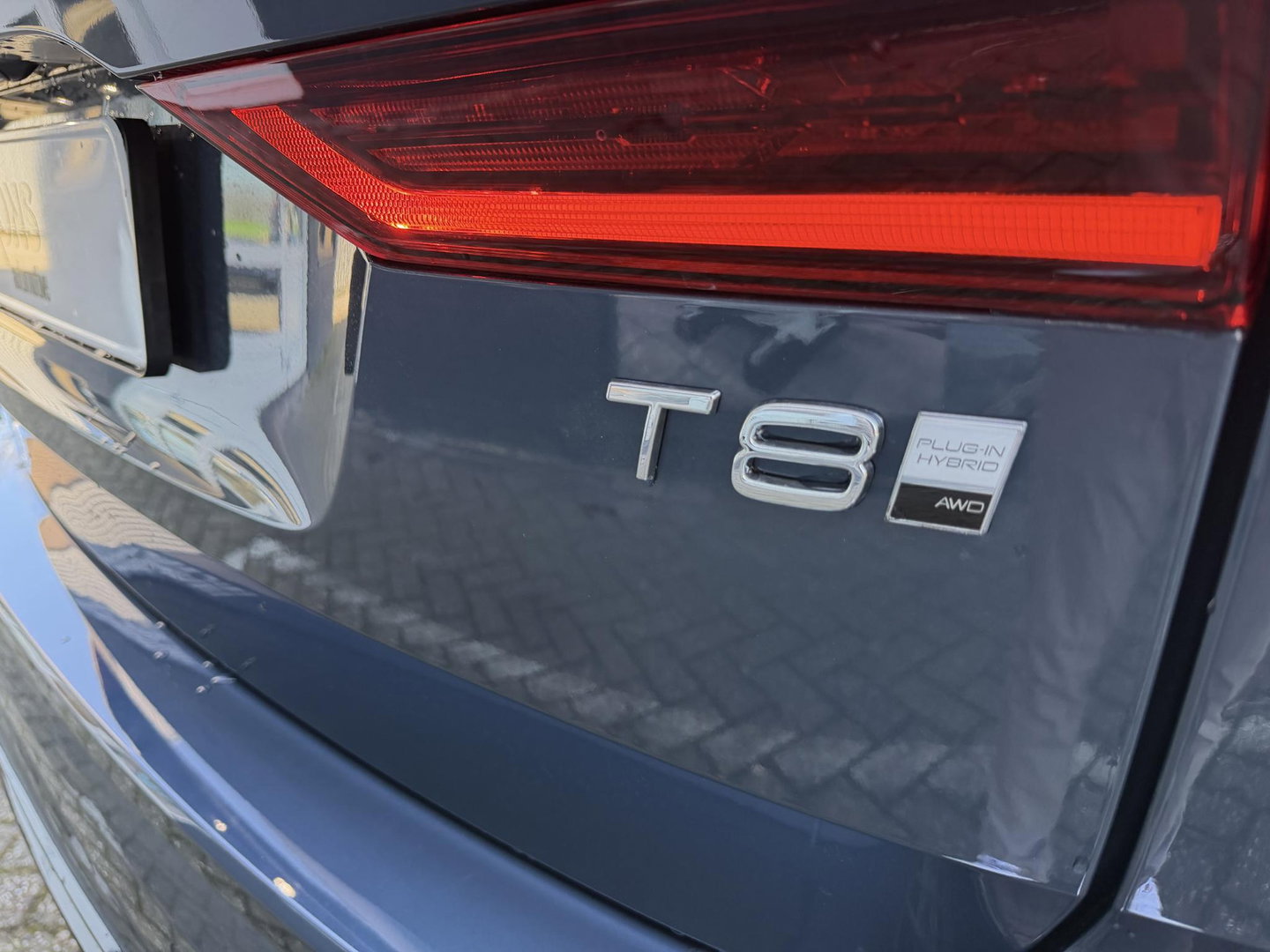 Volvo XC60 2.0 T8 Plug-in hybrid AWD Ultra Dark Facelift model l 360 l stoel verwarming l 455pk