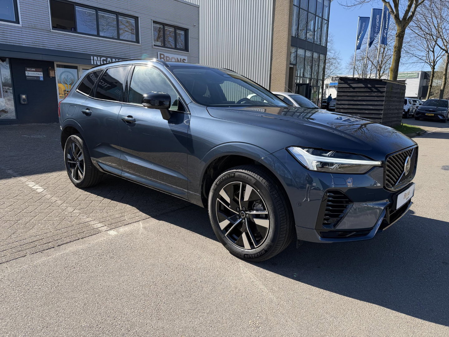 Volvo XC60 2.0 T8 Plug-in hybrid AWD Ultra Dark Facelift model l 360 l stoel verwarming l 455pk
