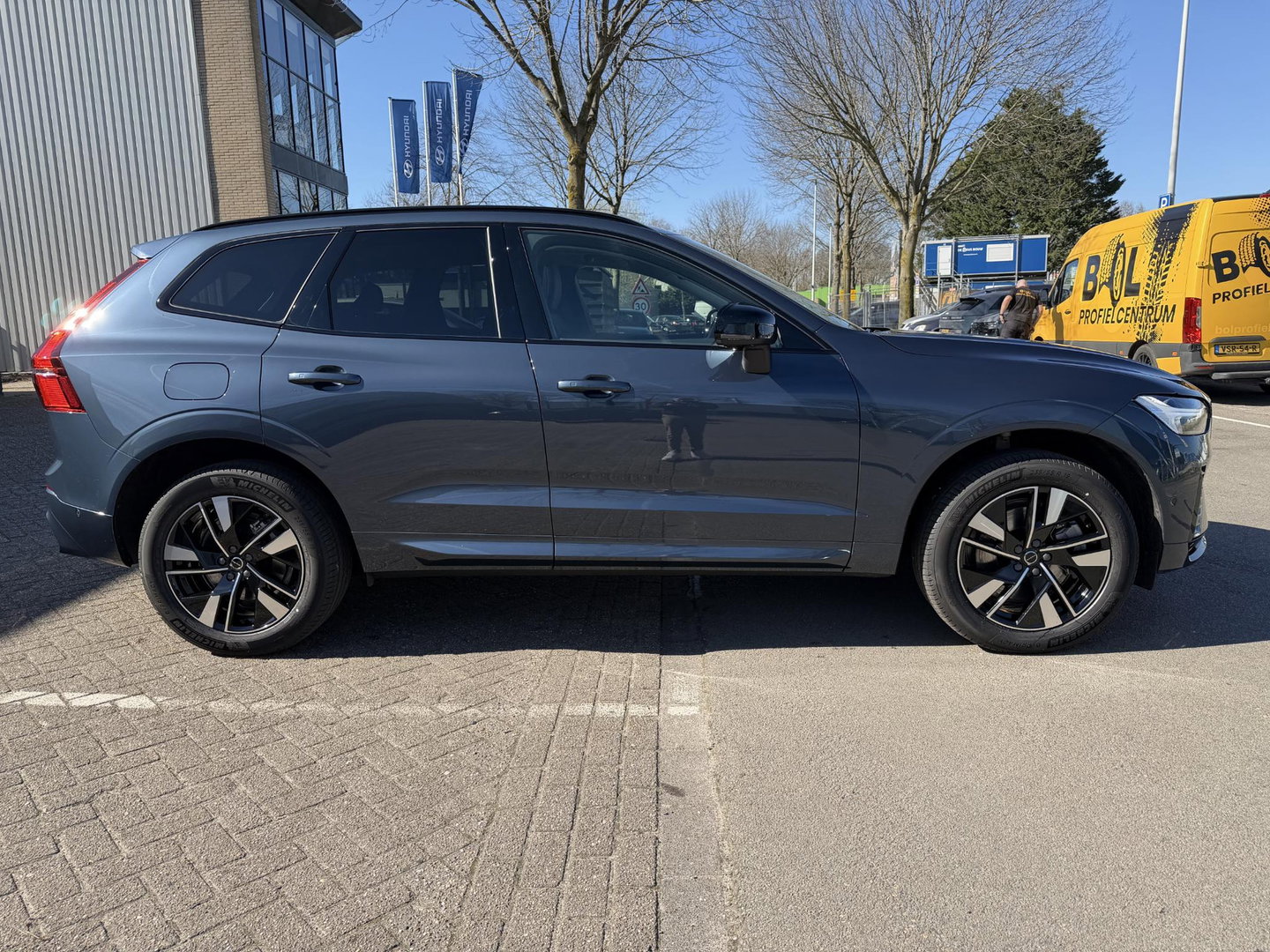 Volvo XC60 2.0 T8 Plug-in hybrid AWD Ultra Dark Facelift model l 360 l stoel verwarming l 455pk