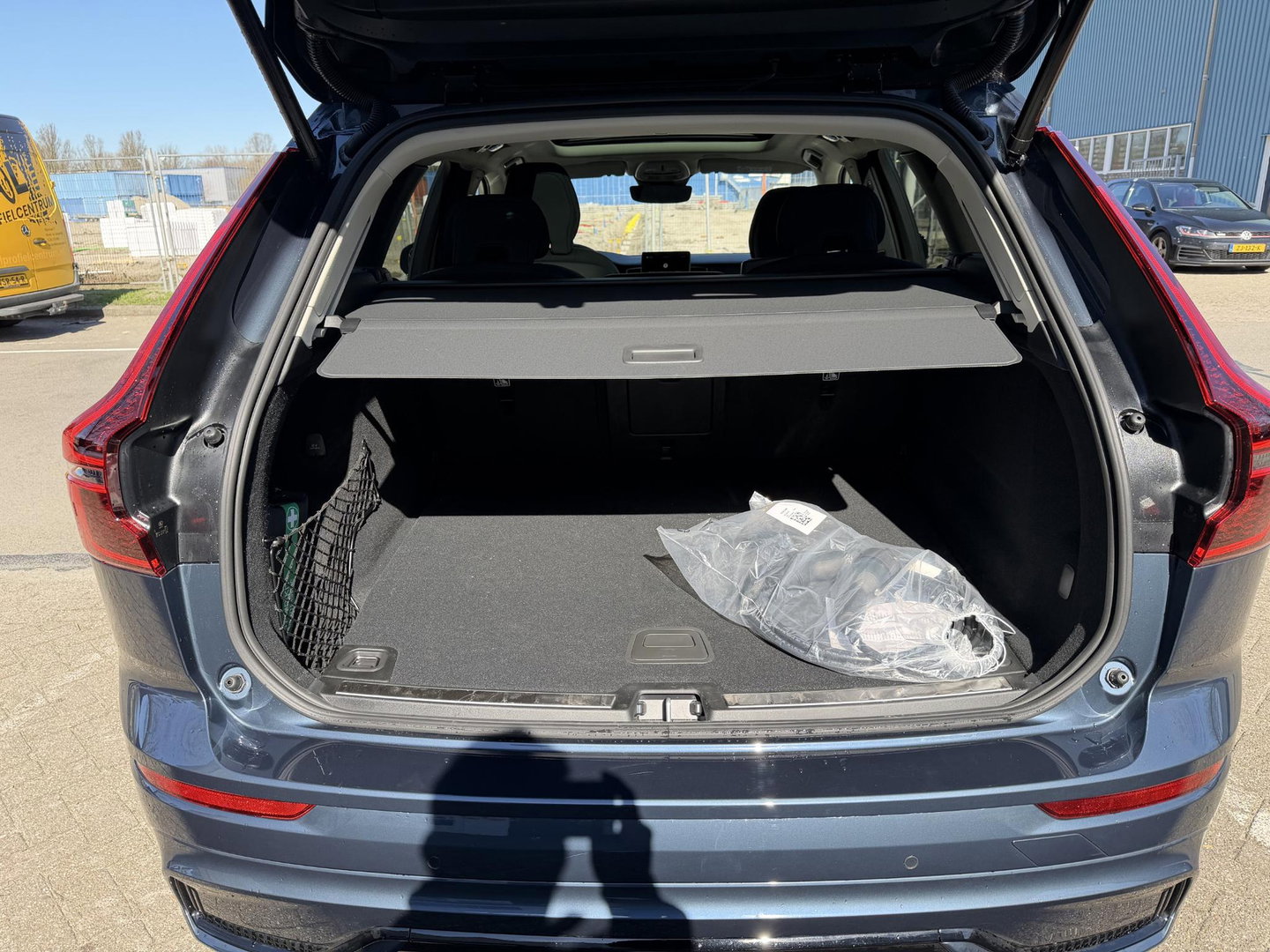 Volvo XC60 2.0 T8 Plug-in hybrid AWD Ultra Dark Facelift model l 360 l stoel verwarming l 455pk