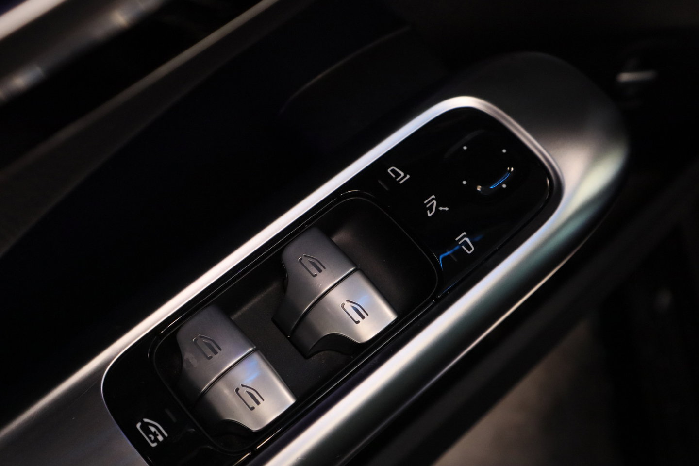 Mercedes-Benz C-Klasse 300 4MATIC AMG Line Burmester ACC Lane Assist Camera 24 Maanden garantie* (Vraag naar de voorwaarden)