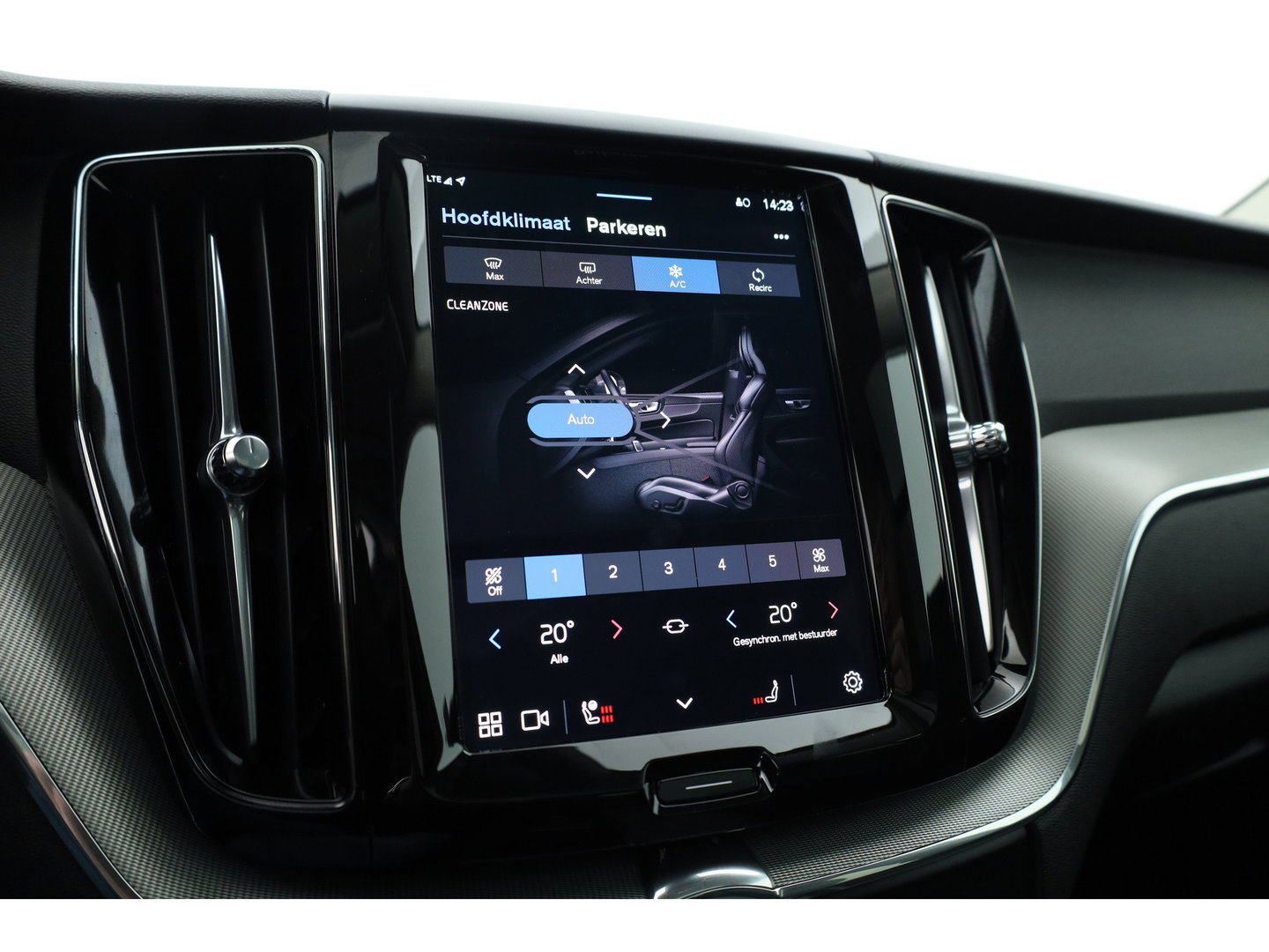 Volvo XC60 T6 Recharge Plus Bright | Pano | 21'' | Memory seats | 360cam | Leder | Harman Kardon