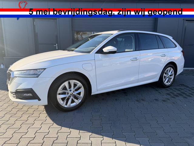 Škoda Octavia - Combi 1.4 TSI iV PHEV Sportline Bj 2022,Navi,18inch,Cruise,Pdc 204pk