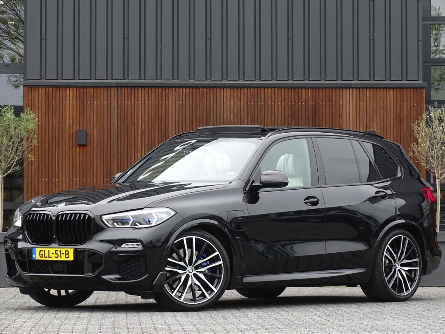BMW X5 xDrive45e 394PK High Exec. M-Individual / carbon / Laser / 360°