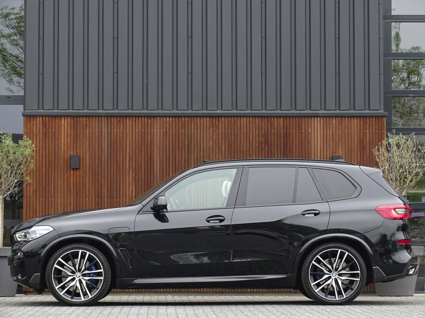 BMW X5 xDrive45e 394PK High Exec. M-Individual / carbon / Laser / 360°