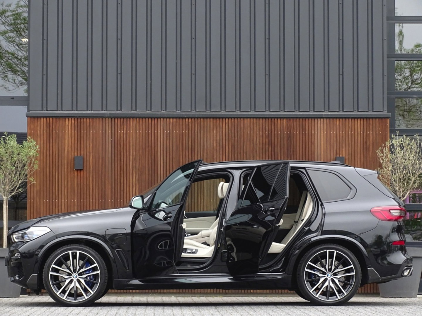 BMW X5 xDrive45e 394PK High Exec. M-Individual / carbon / Laser / 360°