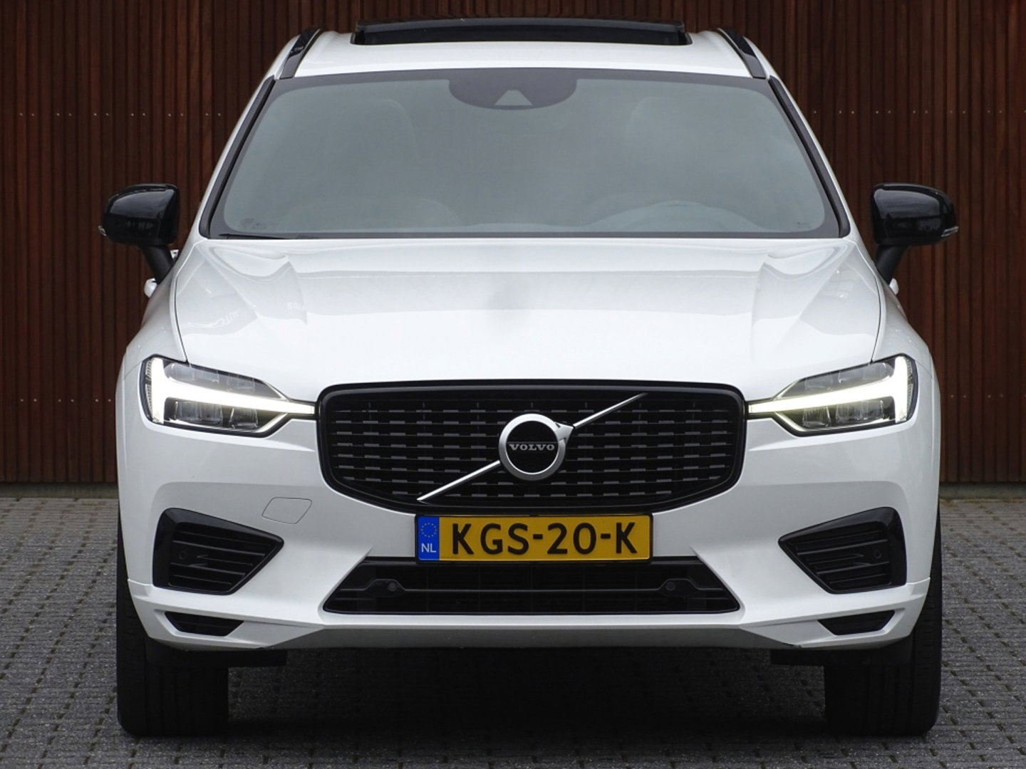 Volvo XC60 T6 310PK AWD Recharge / R-Design / panaroma / LED