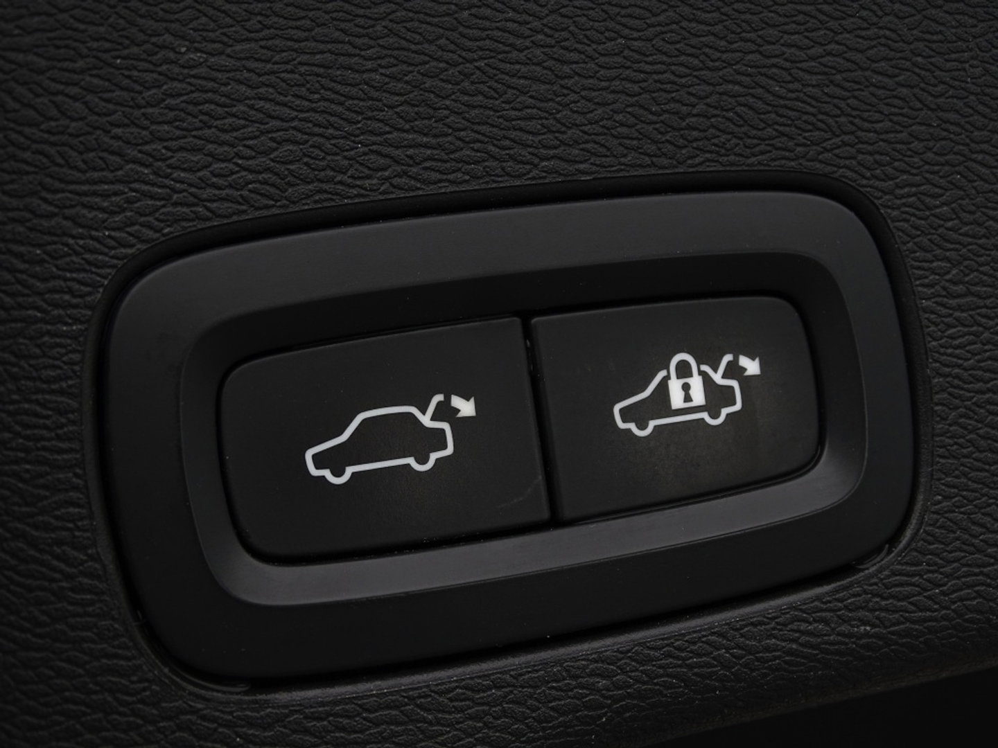 Volvo XC60 T6 310PK AWD Recharge / R-Design / panaroma / LED